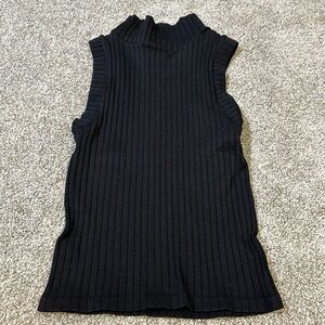 Black sleeveless shirt
